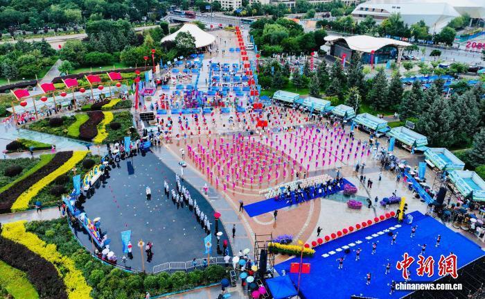 走向运动场, 社会高质量 走向运动场, 社会高质量