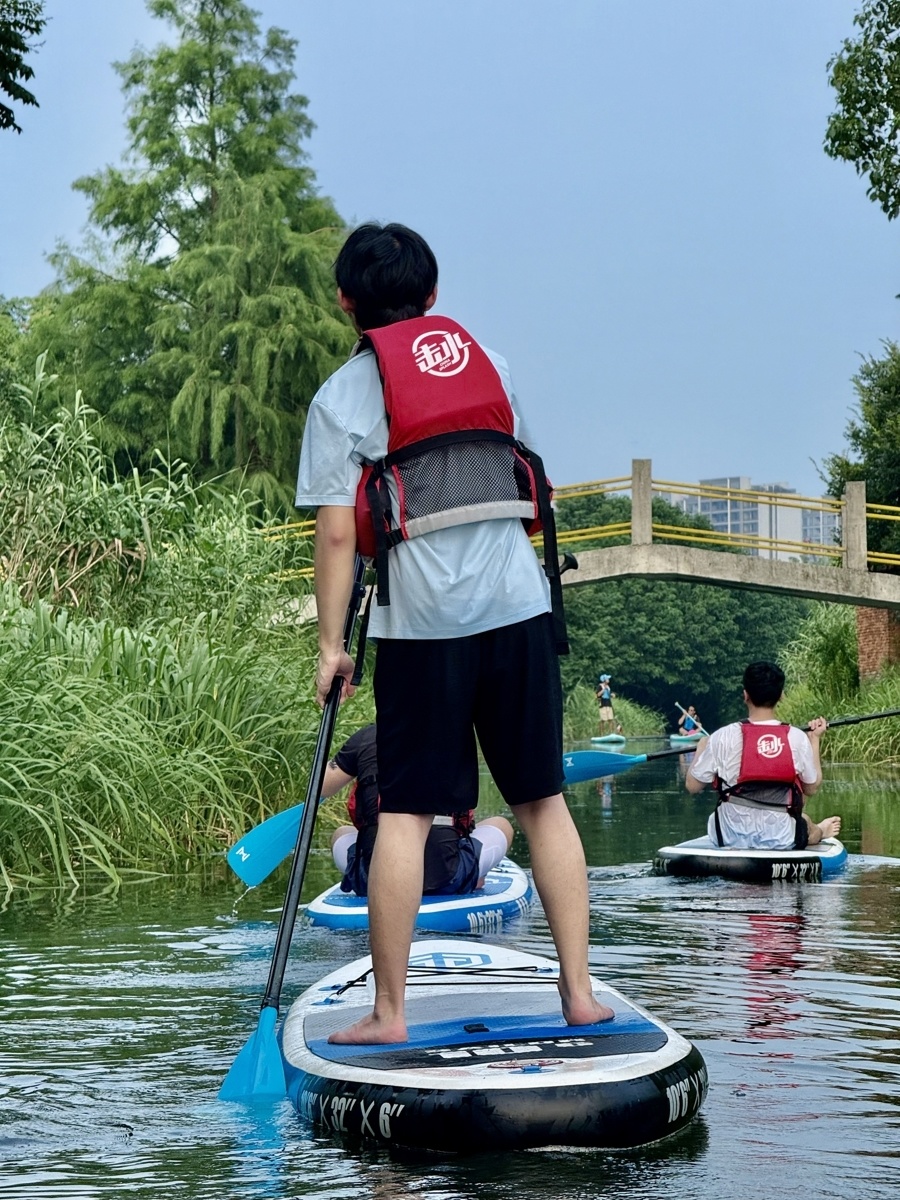 成为专职教, 村水上运动, 三次来了 成为专职教, 村水上运动, 三次来了