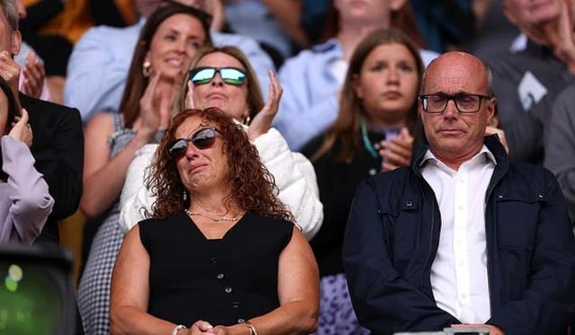 分悼念花束, 分钟帽子戏, dingy