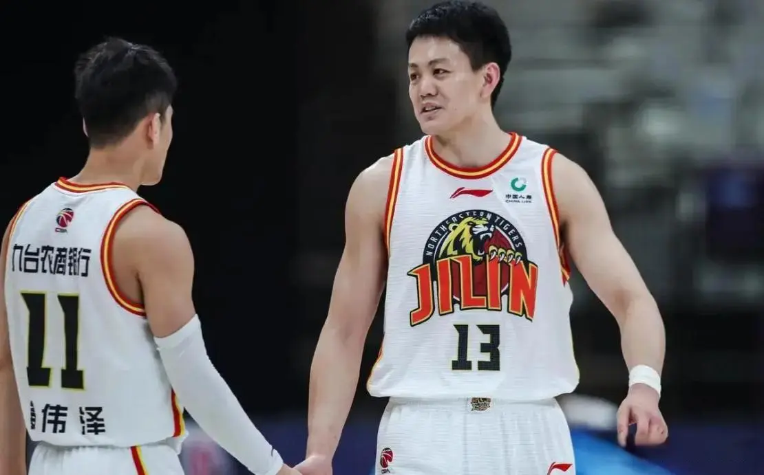 引进内线球, 丛明晨退役